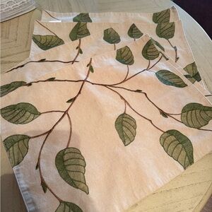 Crate&Barrel Cream and Green Leaf lot of 4 Placemats